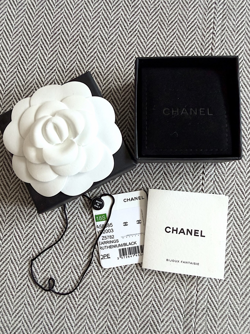 CHANEL CC RUTHENIUM/BLACK 2018 CRYSTAL STUD EARRINGS + BOX - Picture 11 of 11